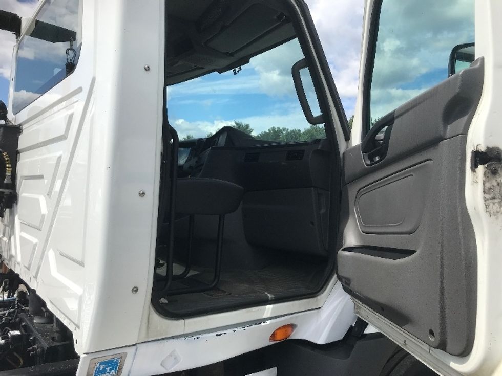 Day Cab Tractor-Heavy Duty Tractors-International-2019-RH613-Cumberland-MD-303,567\n\t\tmiles-$ 24,500 - Image 11