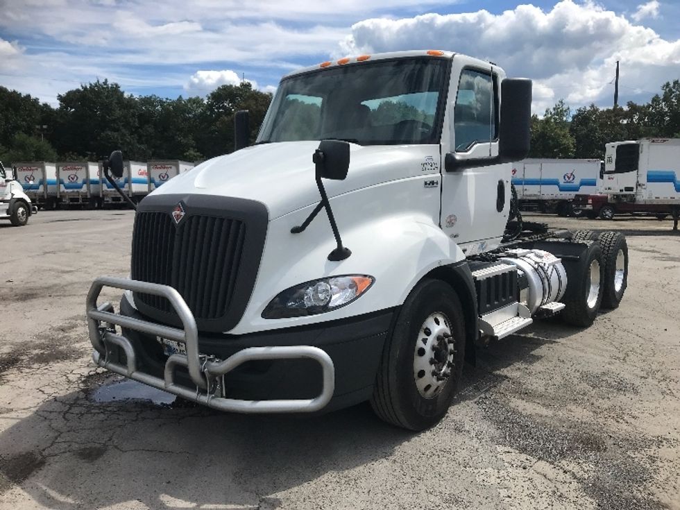 Day Cab Tractor-Heavy Duty Tractors-International-2019-RH613-Cumberland-MD-303,567\n\t\tmiles-$ 24,500 - Image 3
