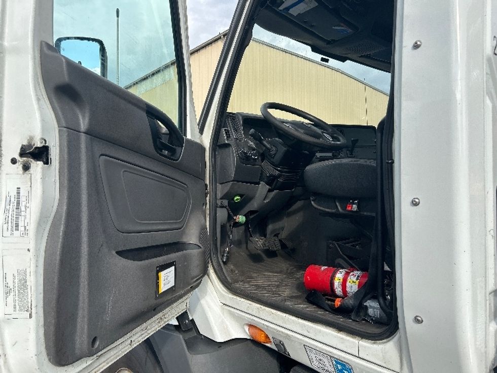 Day Cab Tractor-Heavy Duty Tractors-International-2019-RH613-Cumberland-MD-317,132\n\t\tmiles-$ 24,500 - Image 9