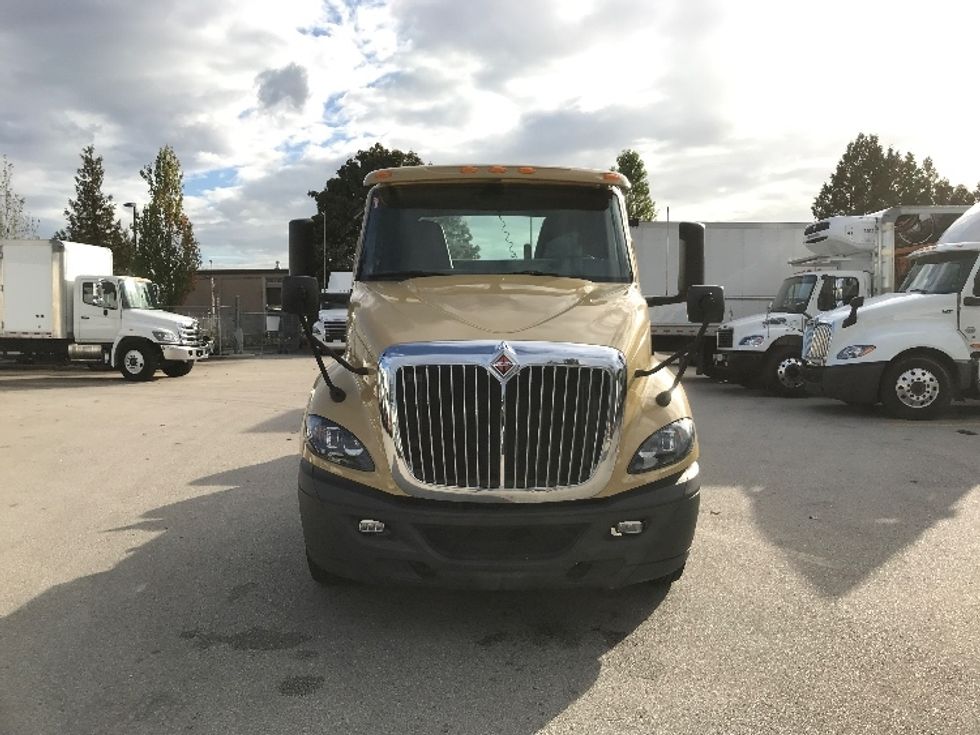 Day Cab Tractor-Heavy Duty Tractors-International-2019-RH613-Delta-BC-307,847\n\t\tkm-$ 28,500 - Image 2