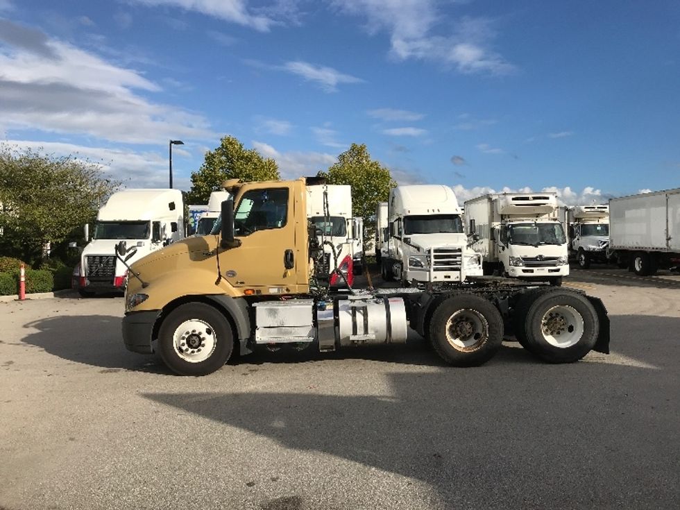 Day Cab Tractor-Heavy Duty Tractors-International-2019-RH613-Delta-BC-307,847\n\t\tkm-$ 28,500 - Image 4