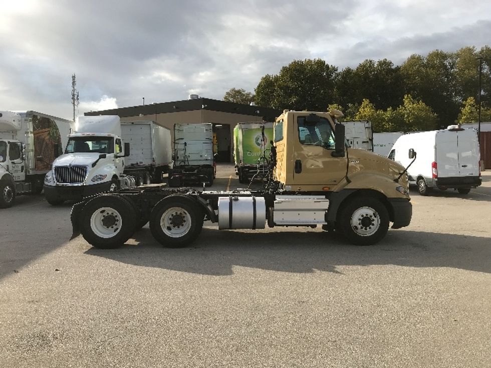 Day Cab Tractor-Heavy Duty Tractors-International-2019-RH613-Delta-BC-307,847\n\t\tkm-$ 28,500 - Image 8