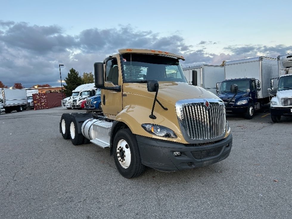 Day Cab Tractor-Heavy Duty Tractors-International-2019-RH613-Delta-BC-318,454\n\t\tkm-$ 28,500 - Image 1