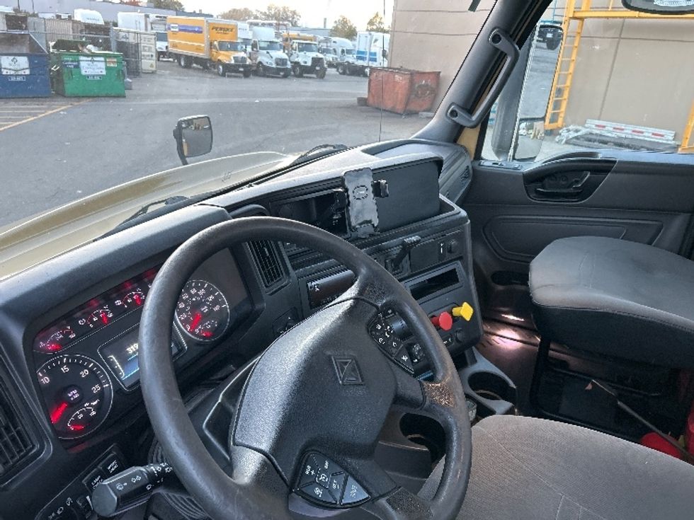 Day Cab Tractor-Heavy Duty Tractors-International-2019-RH613-Delta-BC-318,454\n\t\tkm-$ 28,500 - Image 10