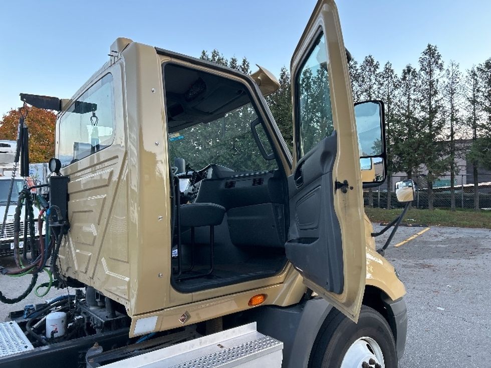 Day Cab Tractor-Heavy Duty Tractors-International-2019-RH613-Delta-BC-318,454\n\t\tkm-$ 28,500 - Image 12