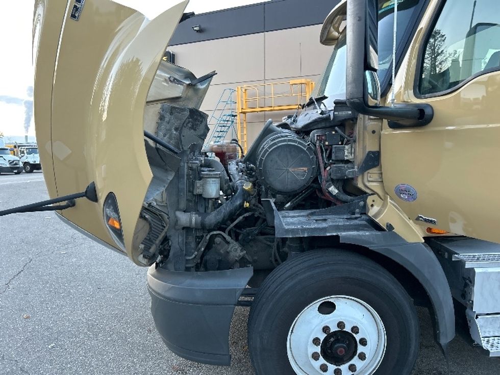 Day Cab Tractor-Heavy Duty Tractors-International-2019-RH613-Delta-BC-318,454\n\t\tkm-$ 28,500 - Image 16