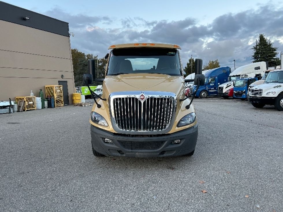 Day Cab Tractor-Heavy Duty Tractors-International-2019-RH613-Delta-BC-318,454\n\t\tkm-$ 28,500 - Image 2