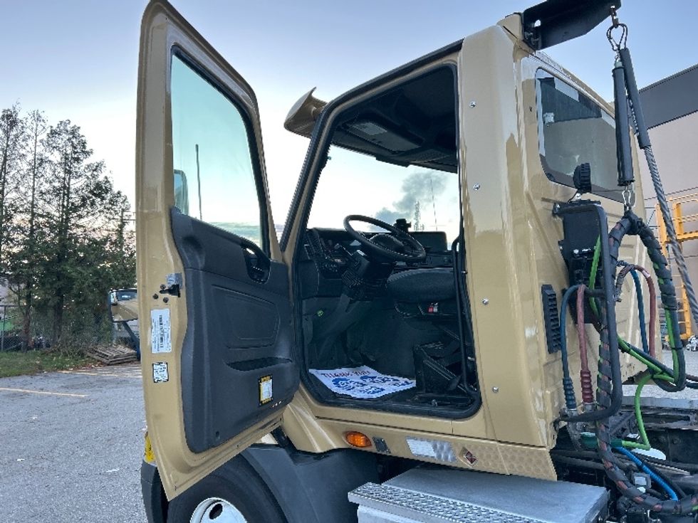 Day Cab Tractor-Heavy Duty Tractors-International-2019-RH613-Delta-BC-318,454\n\t\tkm-$ 28,500 - Image 9