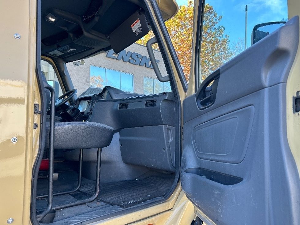 Day Cab Tractor-Heavy Duty Tractors-International-2019-RH613-Delta-BC-348,799\n\t\tkm-$ 28,500 - Image 12