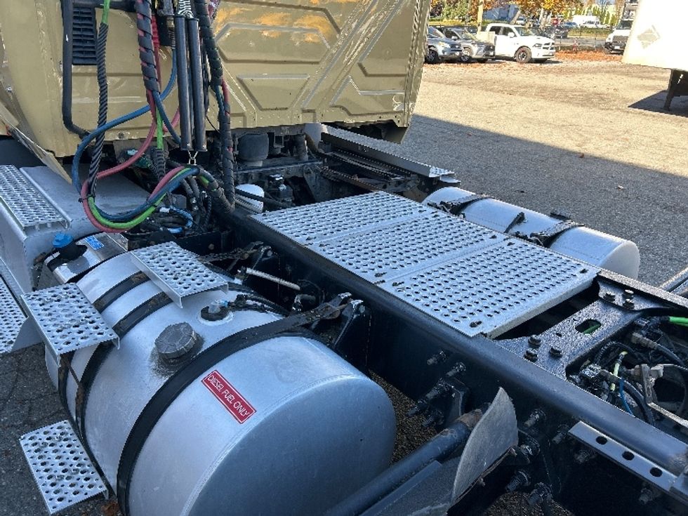 Day Cab Tractor-Heavy Duty Tractors-International-2019-RH613-Delta-BC-348,799\n\t\tkm-$ 28,500 - Image 17