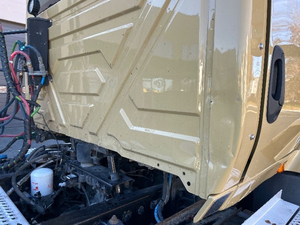 Day Cab Tractor-Heavy Duty Tractors-International-2019-RH613-Delta-BC-348,799\n\t\tkm-$ 28,500 - Image 18