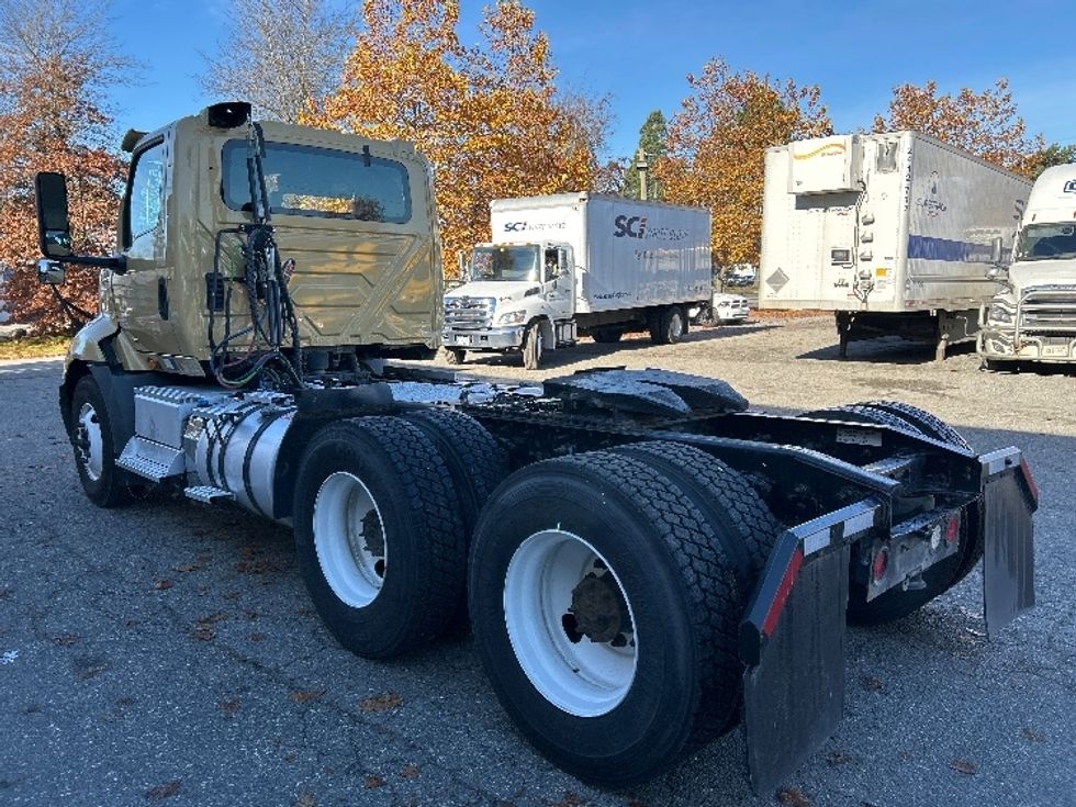 Day Cab Tractor-Heavy Duty Tractors-International-2019-RH613-Delta-BC-348,799\n\t\tkm-$ 28,500 - Image 5