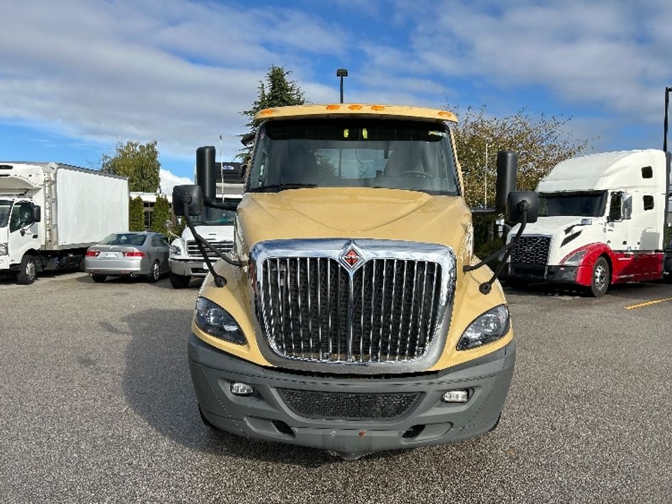 Day Cab Tractor-Heavy Duty Tractors-International-2019-RH613-Delta-BC-352,399\n\t\tkm-$ 28,500 - Image 2