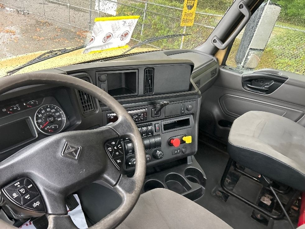 Day Cab Tractor-Heavy Duty Tractors-International-2019-RH613-Delta-BC-396,162\n\t\tkm-$ 28,500 - Image 10