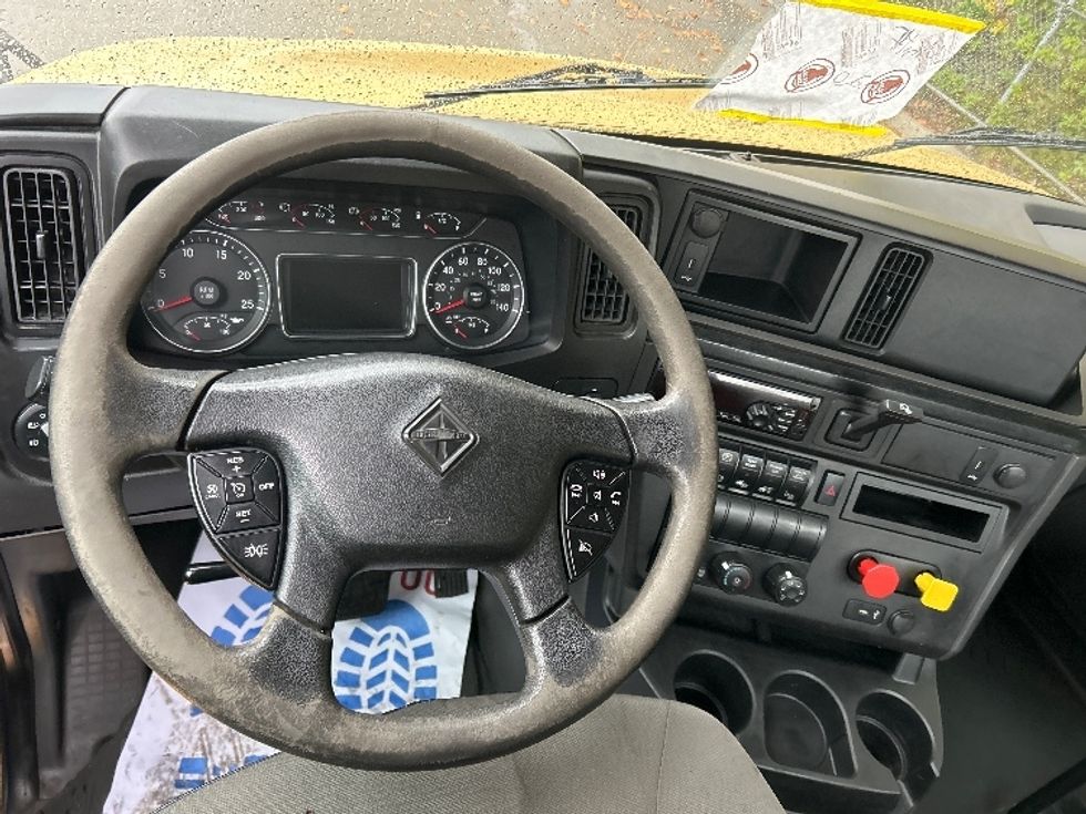 Day Cab Tractor-Heavy Duty Tractors-International-2019-RH613-Delta-BC-396,162\n\t\tkm-$ 28,500 - Image 11