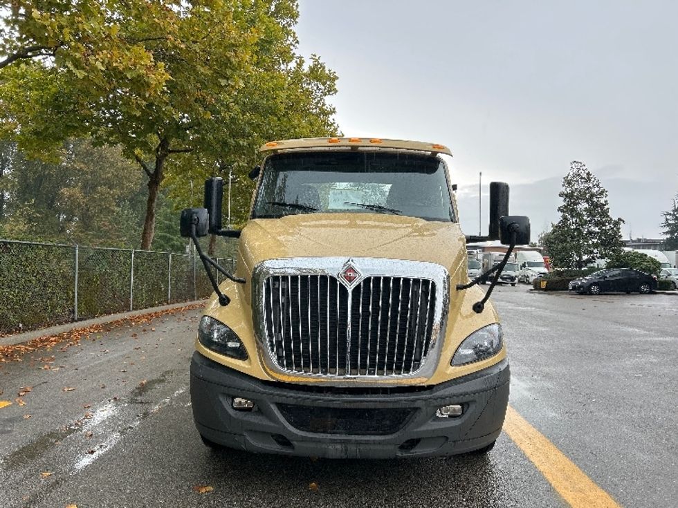 Day Cab Tractor-Heavy Duty Tractors-International-2019-RH613-Delta-BC-396,162\n\t\tkm-$ 28,500 - Image 2