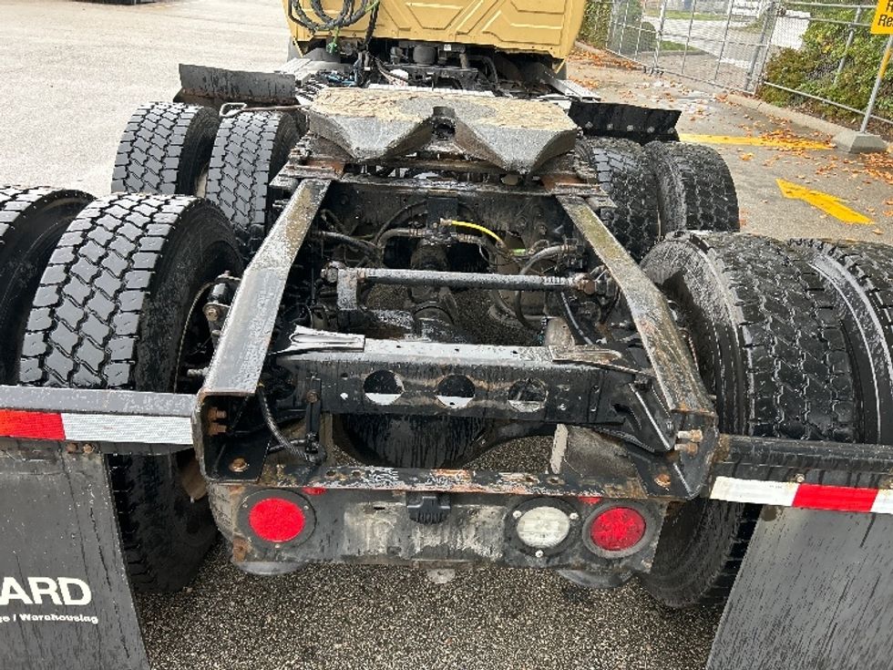 Day Cab Tractor-Heavy Duty Tractors-International-2019-RH613-Delta-BC-396,162\n\t\tkm-$ 28,500 - Image 6