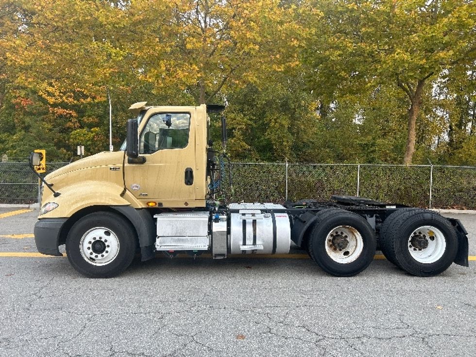 Day Cab Tractor-Heavy Duty Tractors-International-2019-RH613-Delta-BC-405,962\n\t\tkm-$ 28,500 - Image 4