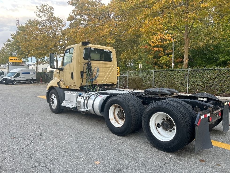 Day Cab Tractor-Heavy Duty Tractors-International-2019-RH613-Delta-BC-405,962\n\t\tkm-$ 28,500 - Image 5