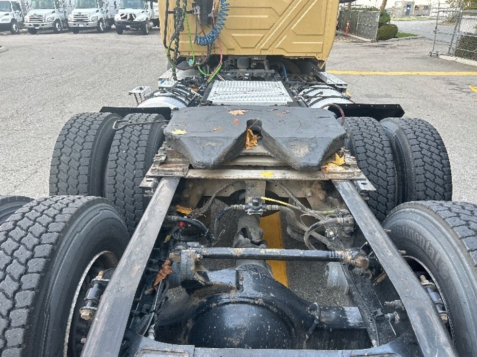 Day Cab Tractor-Heavy Duty Tractors-International-2019-RH613-Delta-BC-405,962\n\t\tkm-$ 28,500 - Image 6