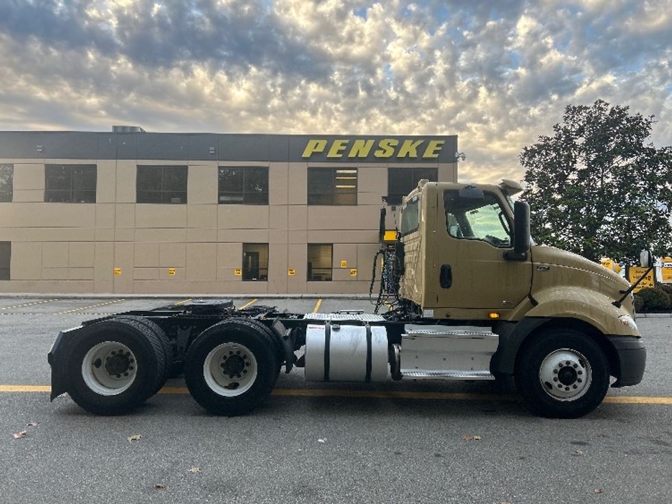 Day Cab Tractor-Heavy Duty Tractors-International-2019-RH613-Delta-BC-405,962\n\t\tkm-$ 28,500 - Image 8