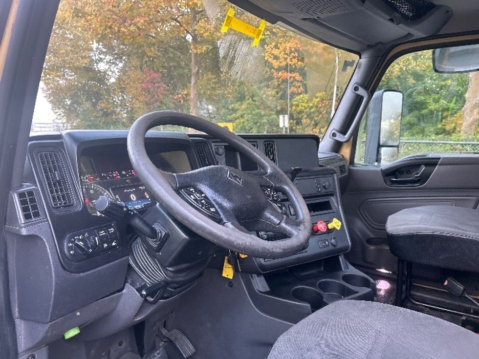 Day Cab Tractor-Heavy Duty Tractors-International-2019-RH613-Delta-BC-405,970\n\t\tkm-$ 23,250 - Image 10
