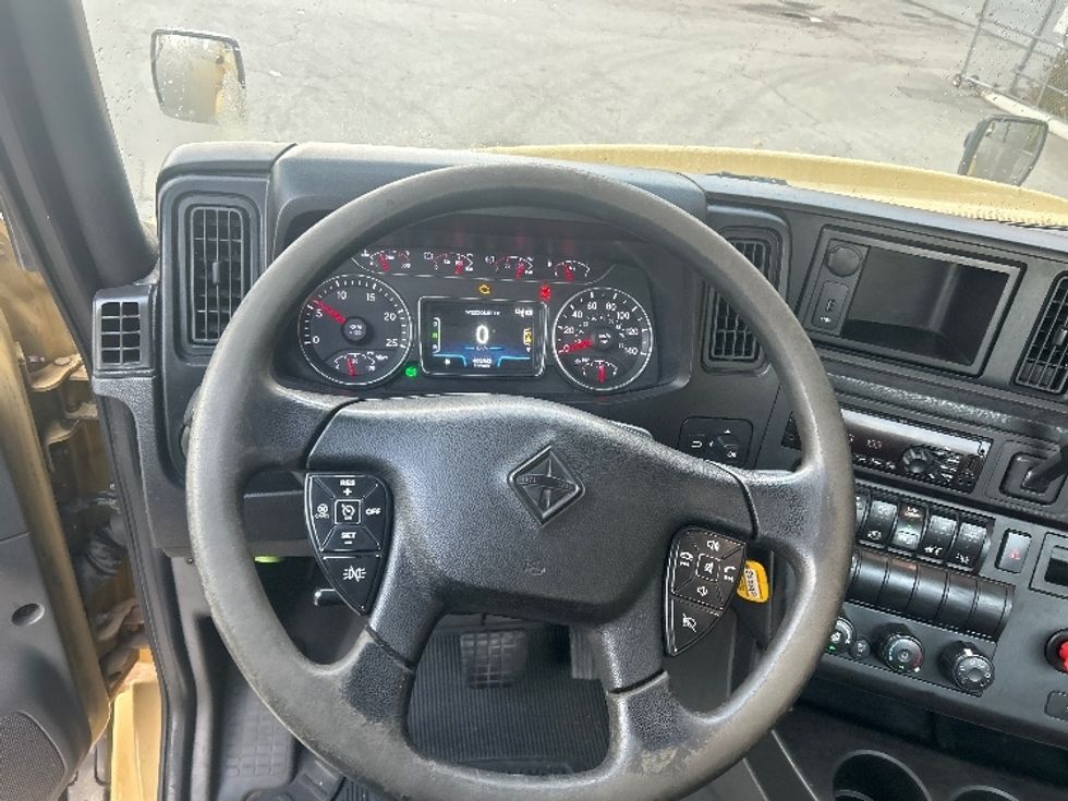 Day Cab Tractor-Heavy Duty Tractors-International-2019-RH613-Delta-BC-405,970\n\t\tkm-$ 23,250 - Image 11