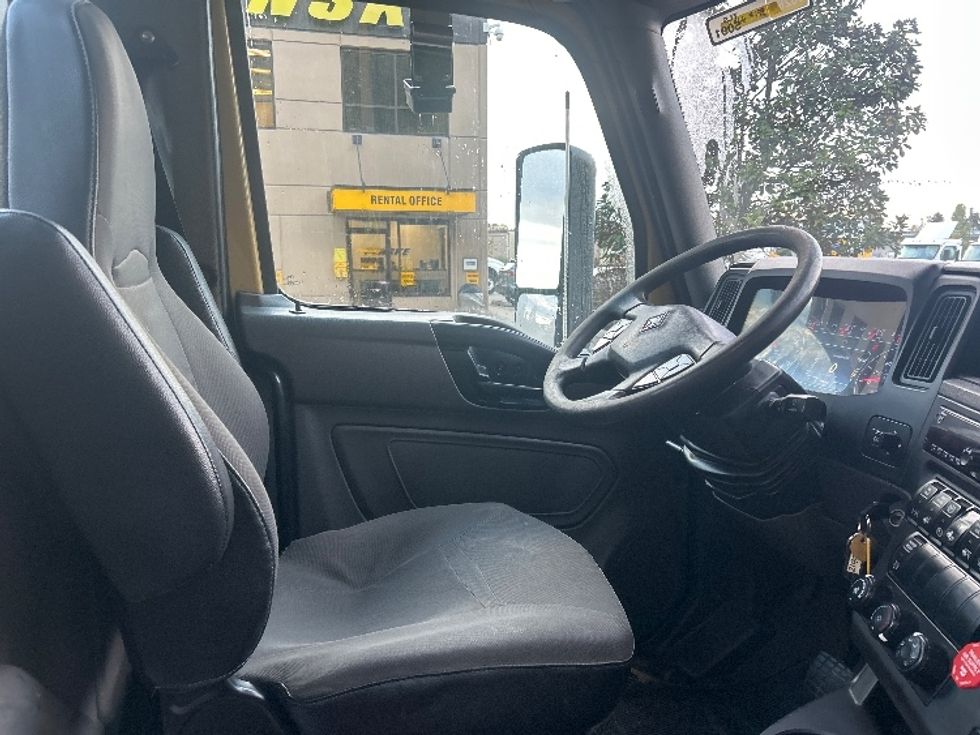 Day Cab Tractor-Heavy Duty Tractors-International-2019-RH613-Delta-BC-405,970\n\t\tkm-$ 23,250 - Image 14