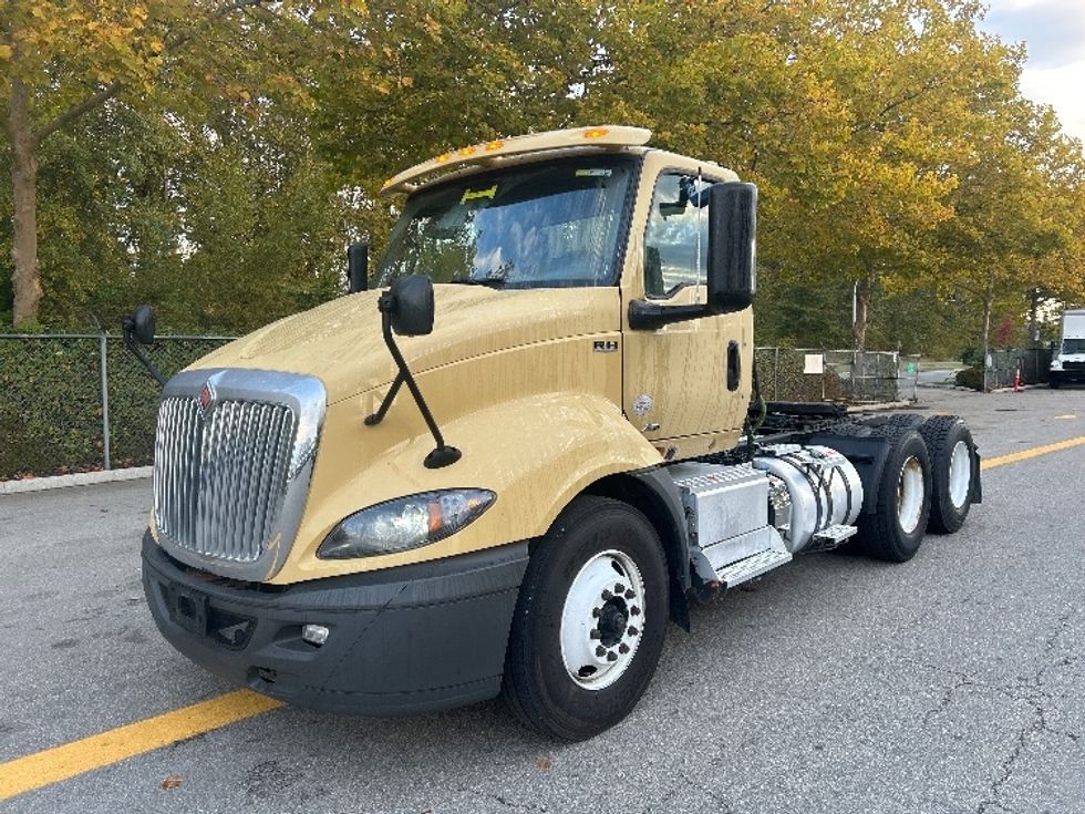 Day Cab Tractor-Heavy Duty Tractors-International-2019-RH613-Delta-BC-405,970\n\t\tkm-$ 23,250 - Image 3