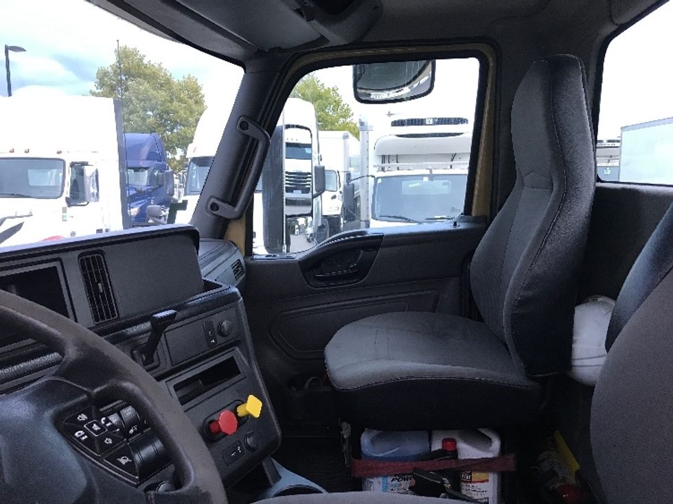 Day Cab Tractor-Heavy Duty Tractors-International-2019-RH613-Delta-BC-449,814\n\t\tkm-$ 28,500 - Image 10