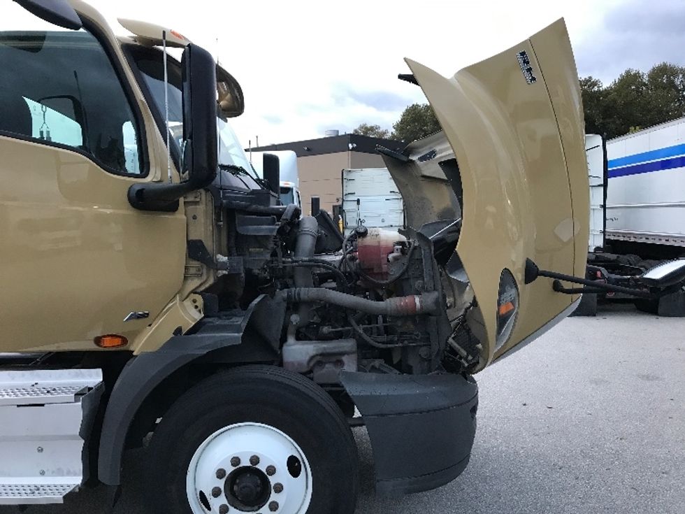 Day Cab Tractor-Heavy Duty Tractors-International-2019-RH613-Delta-BC-449,814\n\t\tkm-$ 28,500 - Image 15