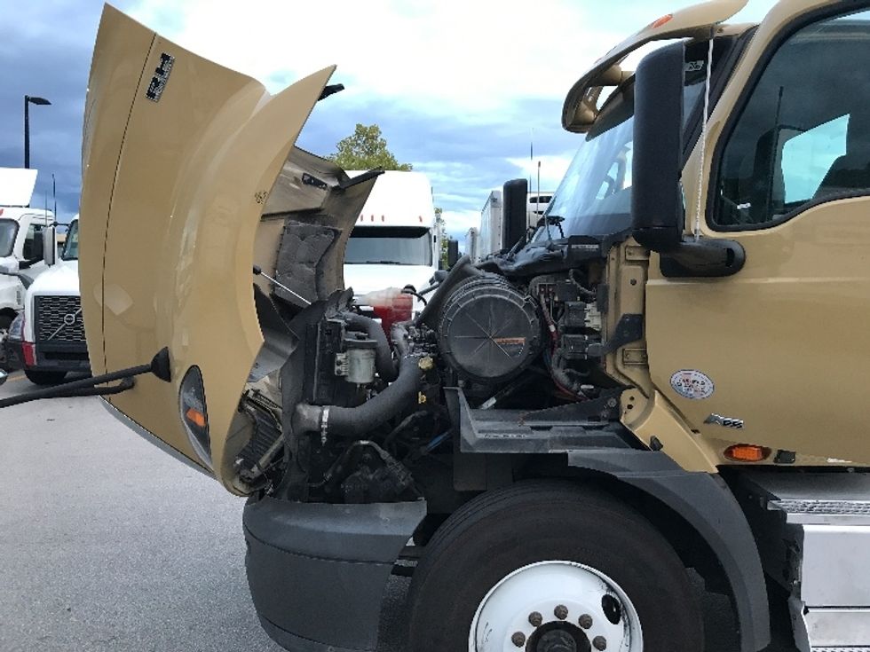 Day Cab Tractor-Heavy Duty Tractors-International-2019-RH613-Delta-BC-449,814\n\t\tkm-$ 28,500 - Image 16