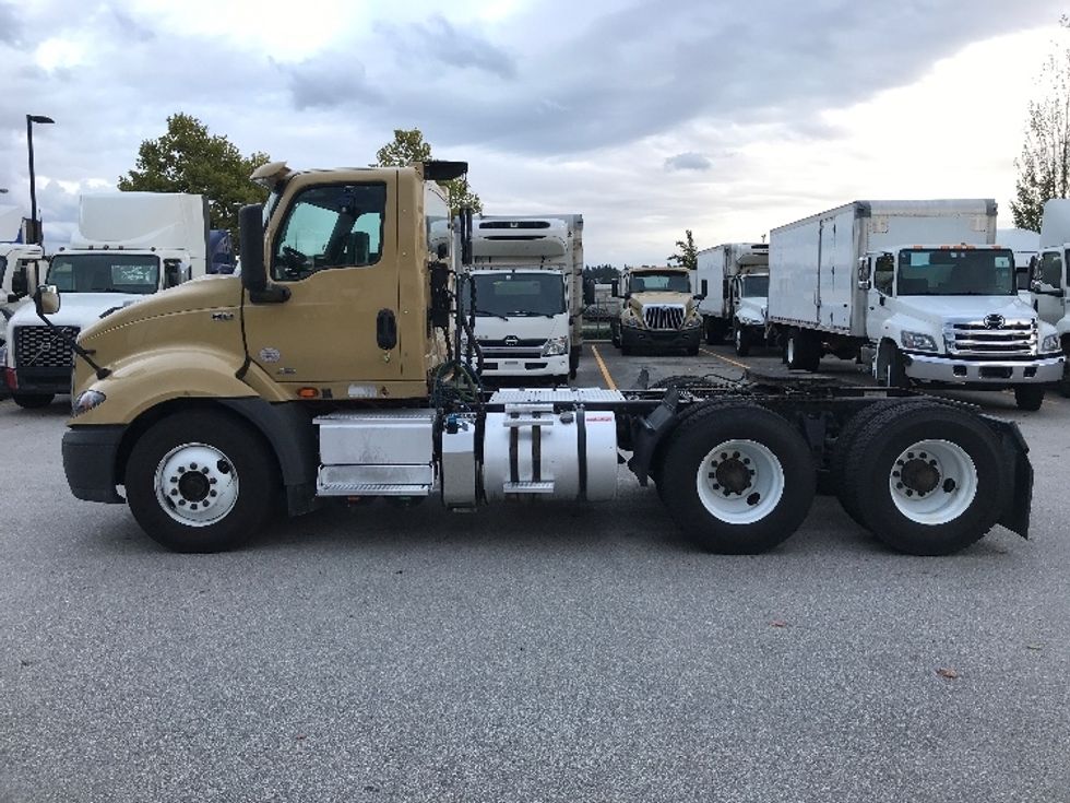 Day Cab Tractor-Heavy Duty Tractors-International-2019-RH613-Delta-BC-449,814\n\t\tkm-$ 28,500 - Image 4