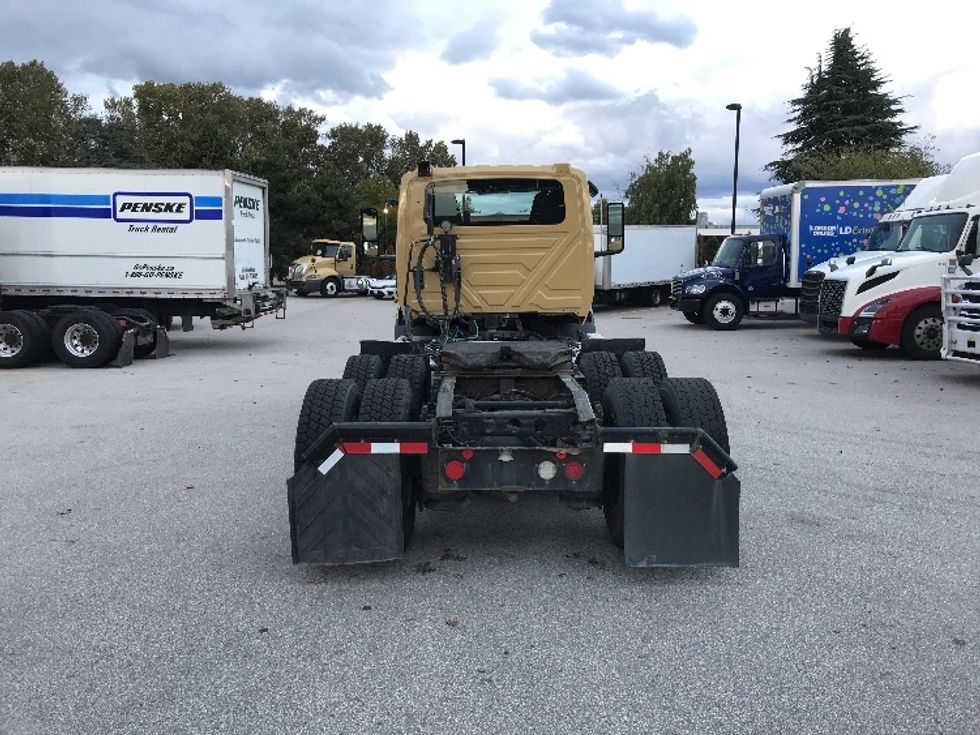 Day Cab Tractor-Heavy Duty Tractors-International-2019-RH613-Delta-BC-449,814\n\t\tkm-$ 28,500 - Image 6