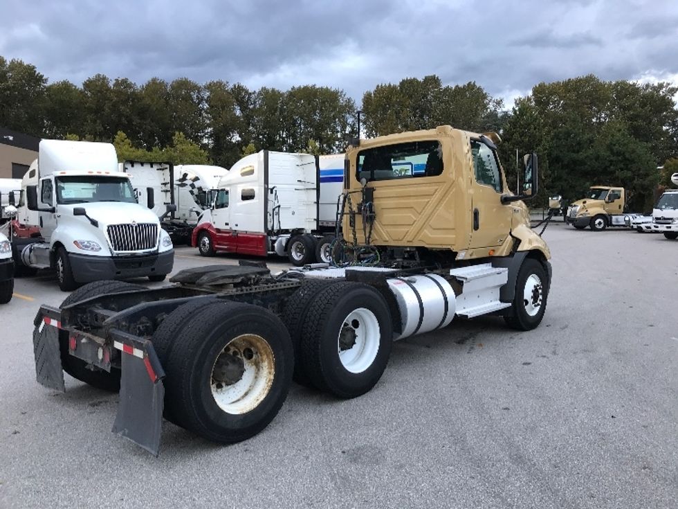 Day Cab Tractor-Heavy Duty Tractors-International-2019-RH613-Delta-BC-449,814\n\t\tkm-$ 28,500 - Image 7