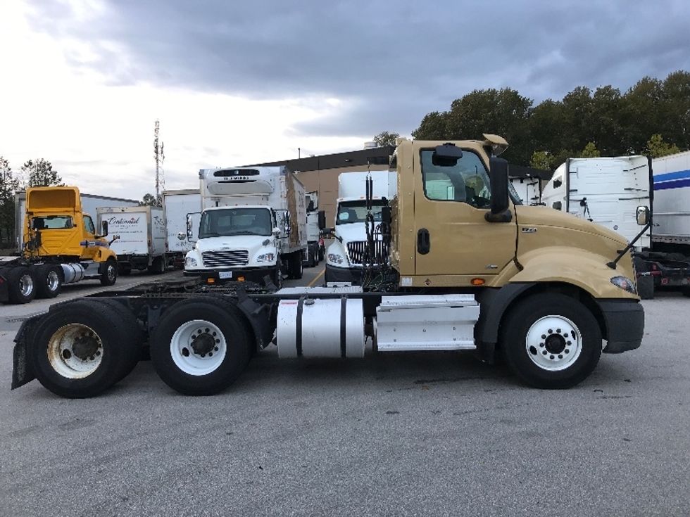 Day Cab Tractor-Heavy Duty Tractors-International-2019-RH613-Delta-BC-449,814\n\t\tkm-$ 28,500 - Image 8