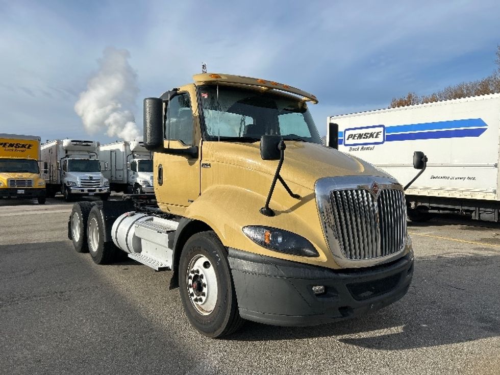 Day Cab Tractor-Heavy Duty Tractors-International-2019-RH613-Delta-BC-462,936\n\t\tkm-$ 28,500 - Image 1