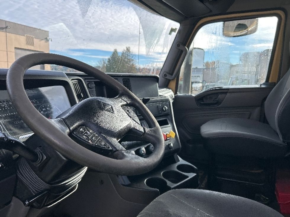 Day Cab Tractor-Heavy Duty Tractors-International-2019-RH613-Delta-BC-462,936\n\t\tkm-$ 28,500 - Image 10