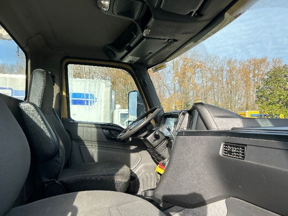 Day Cab Tractor-Heavy Duty Tractors-International-2019-RH613-Delta-BC-462,936\n\t\tkm-$ 28,500 - Image 14