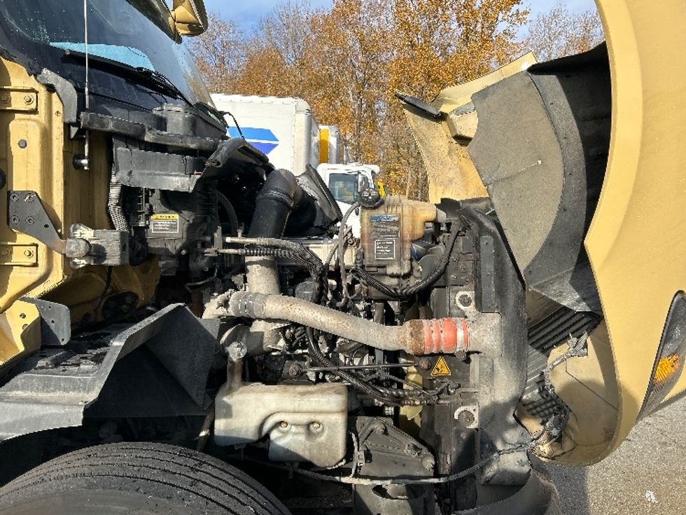 Day Cab Tractor-Heavy Duty Tractors-International-2019-RH613-Delta-BC-462,936\n\t\tkm-$ 28,500 - Image 15