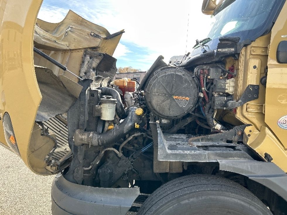 Day Cab Tractor-Heavy Duty Tractors-International-2019-RH613-Delta-BC-462,936\n\t\tkm-$ 28,500 - Image 16