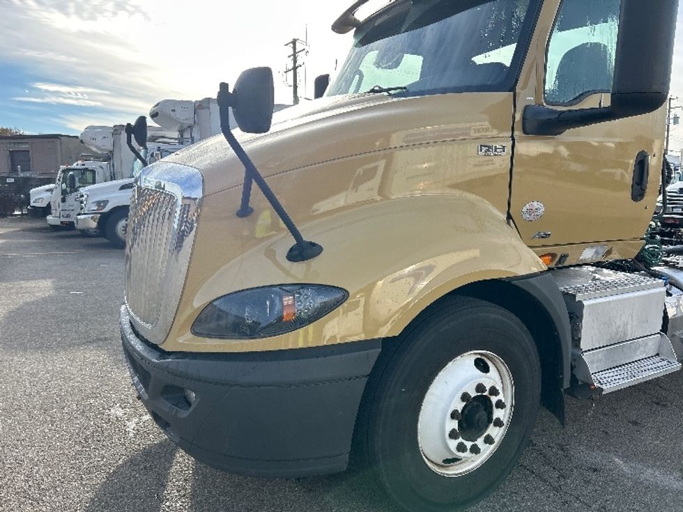 Day Cab Tractor-Heavy Duty Tractors-International-2019-RH613-Delta-BC-462,936\n\t\tkm-$ 28,500 - Image 17