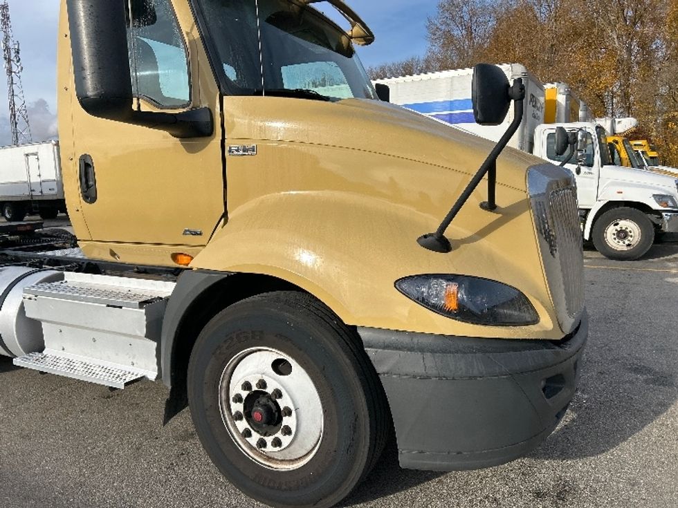 Day Cab Tractor-Heavy Duty Tractors-International-2019-RH613-Delta-BC-462,936\n\t\tkm-$ 28,500 - Image 18