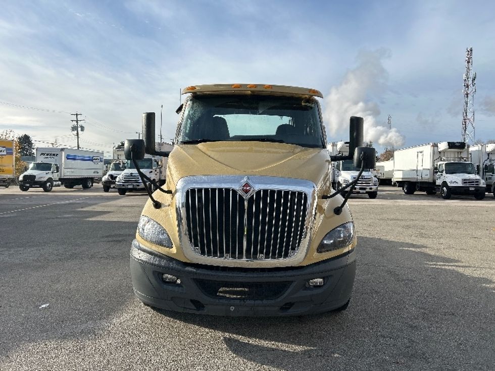 Day Cab Tractor-Heavy Duty Tractors-International-2019-RH613-Delta-BC-462,936\n\t\tkm-$ 28,500 - Image 2