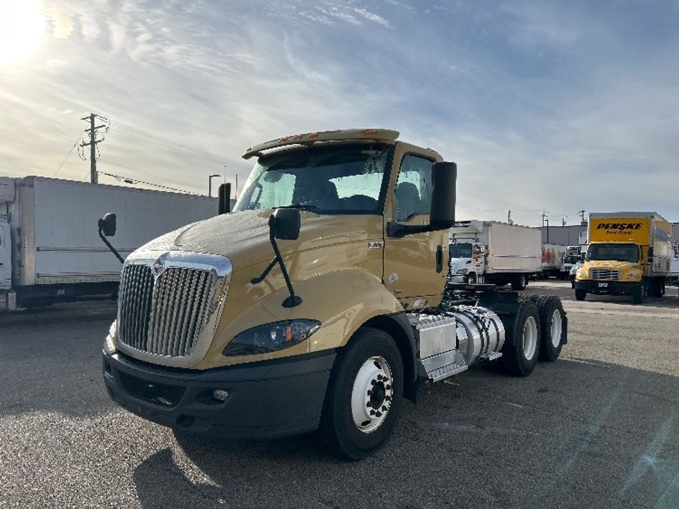 Day Cab Tractor-Heavy Duty Tractors-International-2019-RH613-Delta-BC-462,936\n\t\tkm-$ 28,500 - Image 3