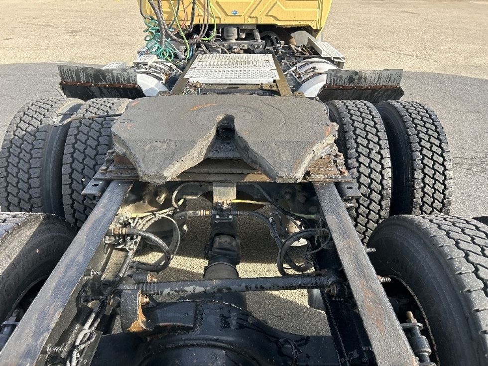 Day Cab Tractor-Heavy Duty Tractors-International-2019-RH613-Delta-BC-462,936\n\t\tkm-$ 28,500 - Image 6