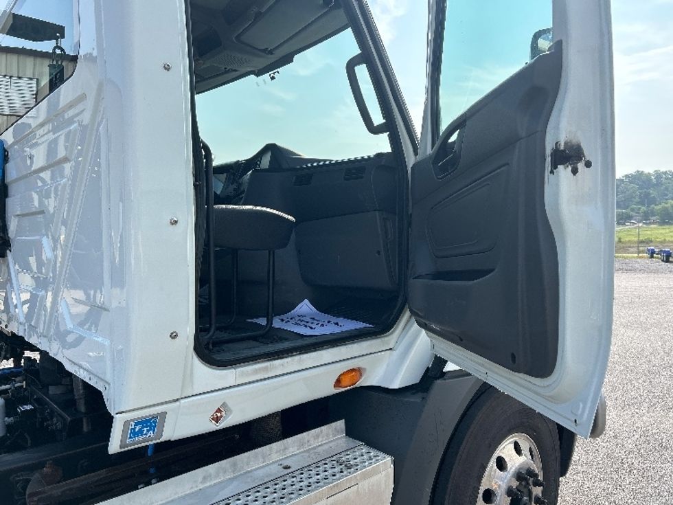 Day Cab Tractor-Heavy Duty Tractors-International-2019-RH613-Duncansville-PA-316,395\n\t\tmiles-$ 26,000 - Image 12