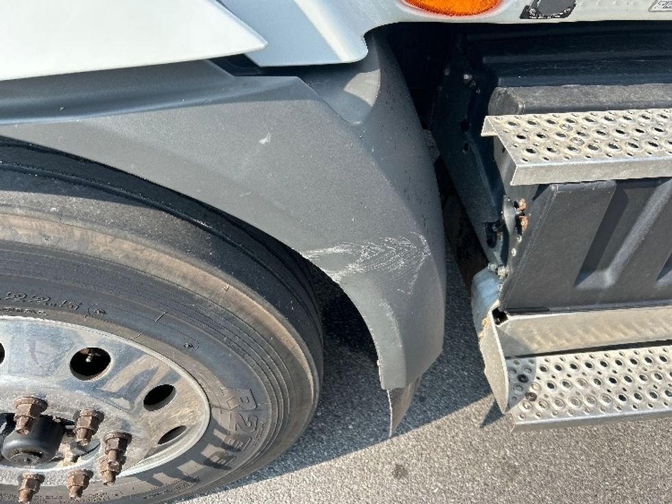 Day Cab Tractor-Heavy Duty Tractors-International-2019-RH613-Duncansville-PA-316,395\n\t\tmiles-$ 26,000 - Image 17