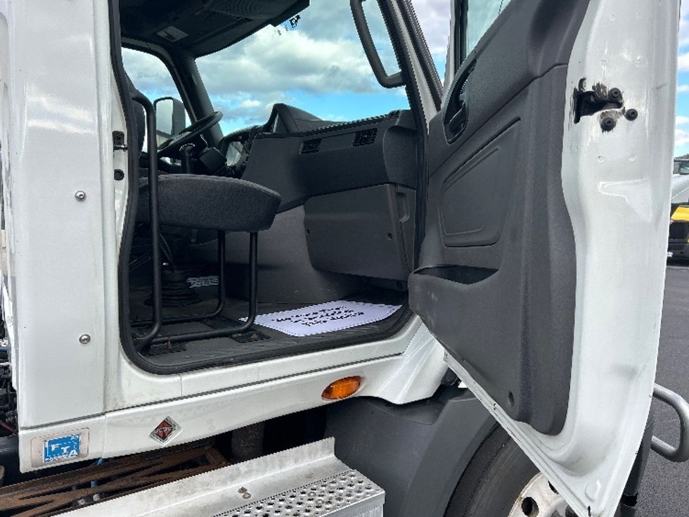 Day Cab Tractor-Heavy Duty Tractors-International-2019-RH613-Duncansville-PA-368,617\n\t\tmiles-$ 22,250 - Image 12