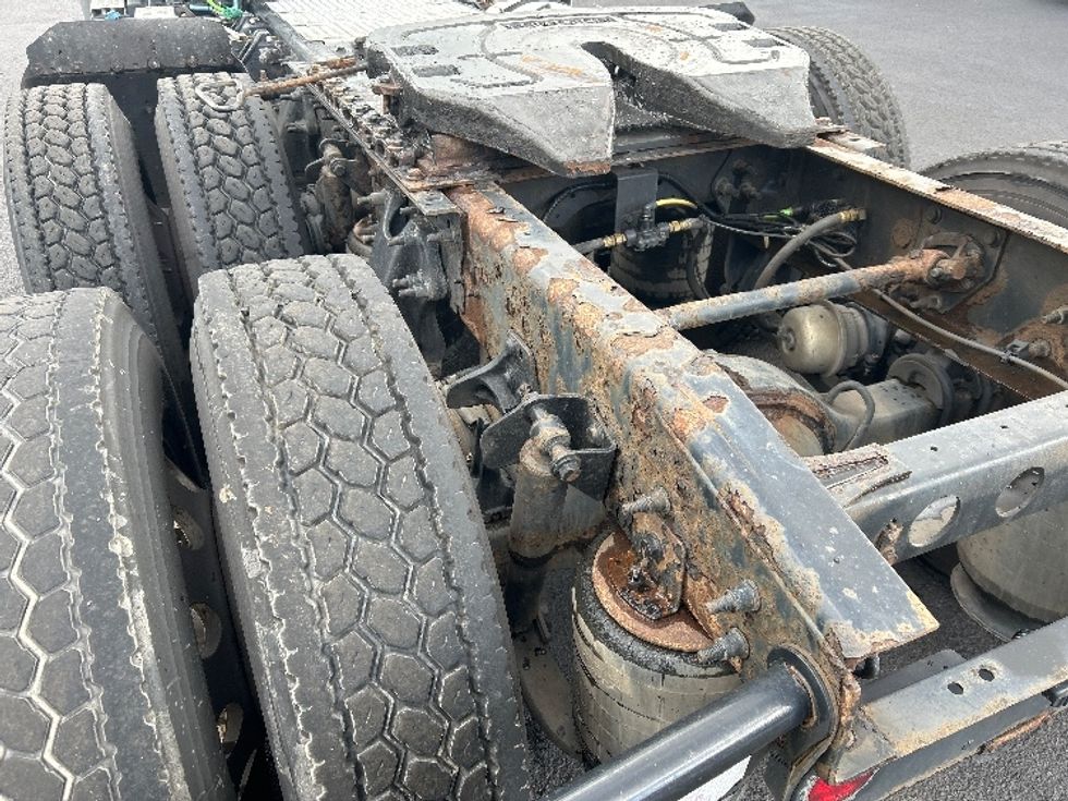 Day Cab Tractor-Heavy Duty Tractors-International-2019-RH613-Duncansville-PA-368,617\n\t\tmiles-$ 22,250 - Image 18